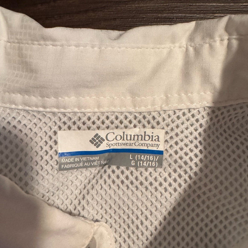 Boys Columbia white PFG long sleeve button down fishing shirt. Size 14/16